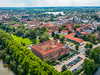 Luftbild aufs Schloss-Areal & die Altstadt